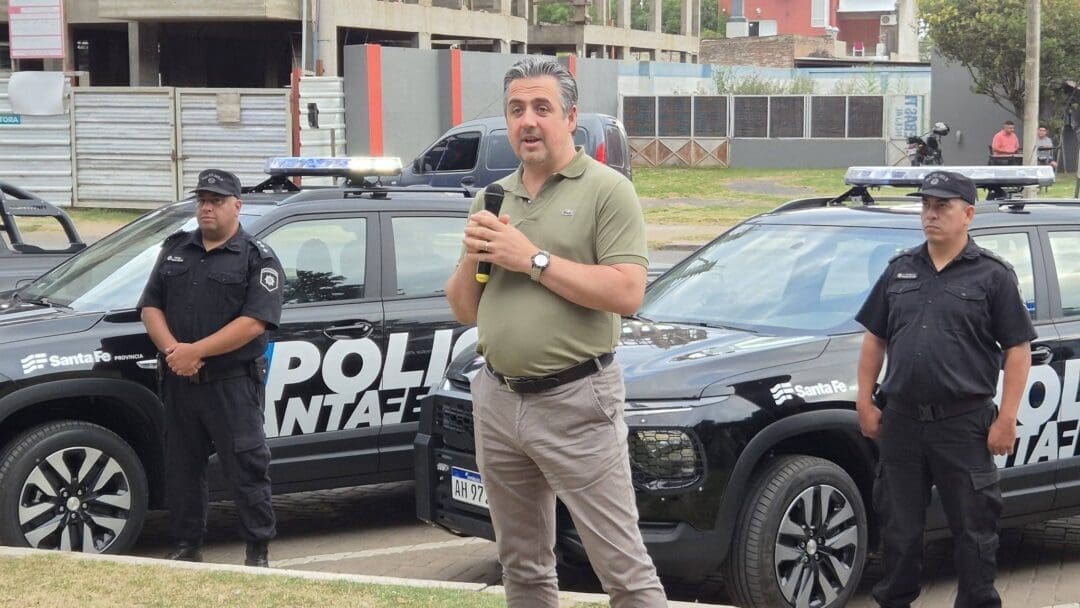 La Provincia entregó 18 nuevas camionetas policiales para el Departamento General López
