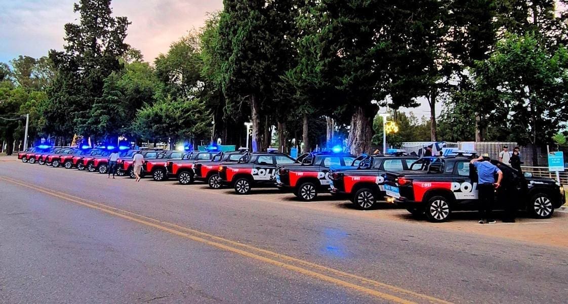La Provincia entregó 18 nuevas camionetas policiales para el Departamento General López