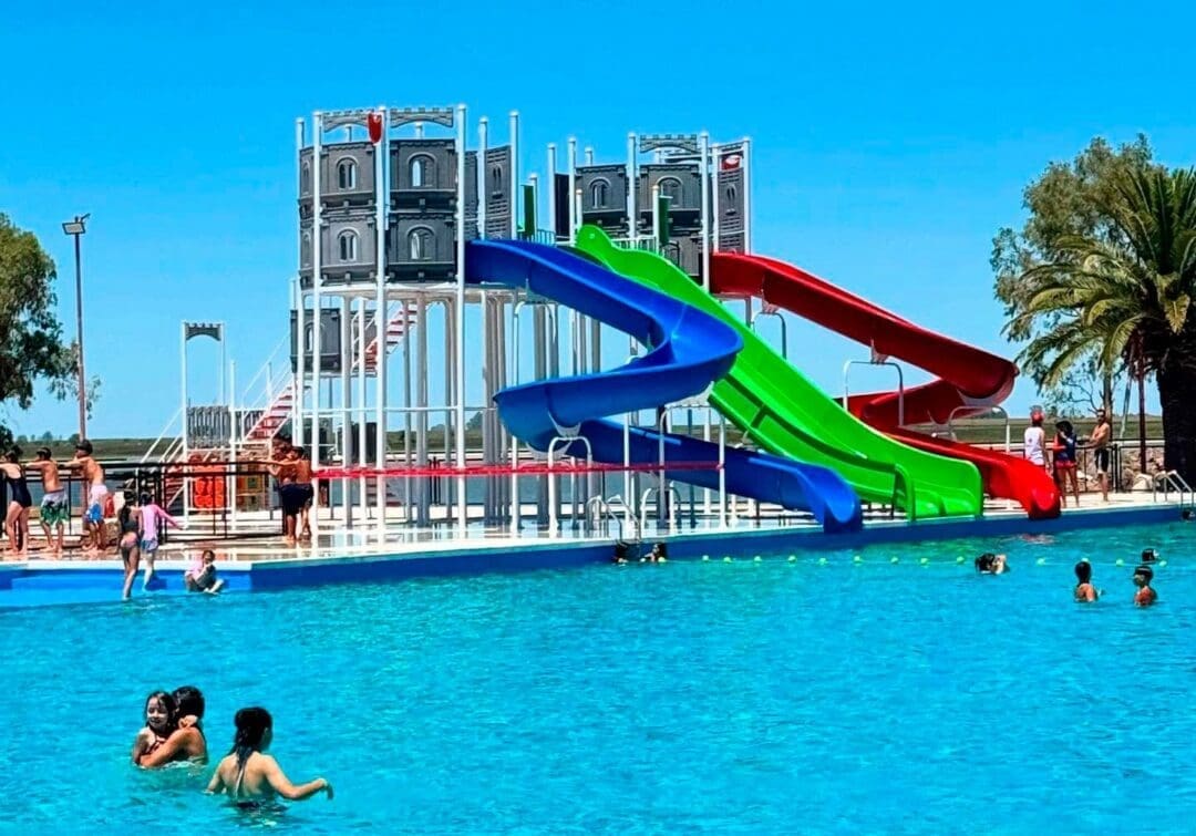 Teodelina inauguró la pileta más grande del país y presentó su nuevo parque acuático