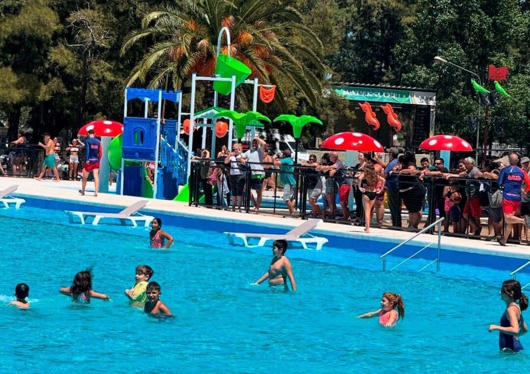Teodelina inauguró la pileta más grande del país y presentó su nuevo parque acuático