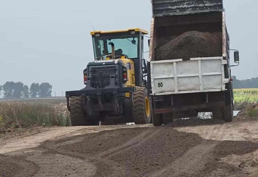 Santa Isabel: Comenzó el empedrado del camino a la laguna, una obra clave para la conectividad Santa Isabel: Comenzó el empedrado del camino a la laguna, una obra clave para la conectividad