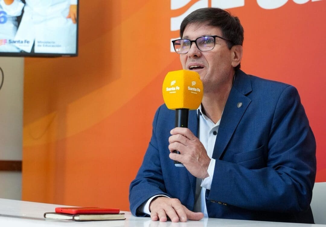 Santa Fe fija un salario inicial docente de $1.300.000 y se ubica entre los más altos del país Santa Fe fija un salario inicial docente de $1.300.000 y se ubica entre los más altos del país