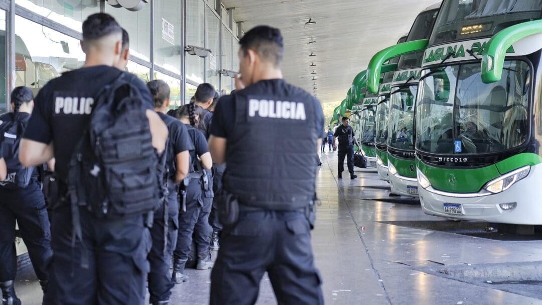 Amplían la cobertura en salud mental y facilitan traslados y alojamiento a policías y penitenciarios