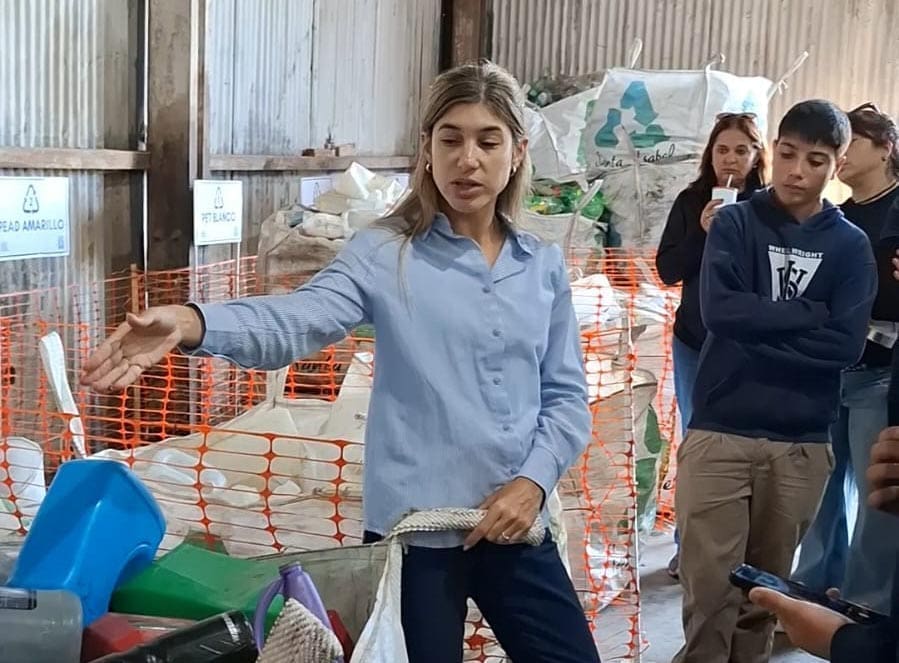 Santa Isabel: Estudiantes de Wheelwright conocieron la propuesta ambiental del Complejo Artigas Santa Isabel: Estudiantes de Wheelwright conocieron la propuesta ambiental del Complejo Artigas