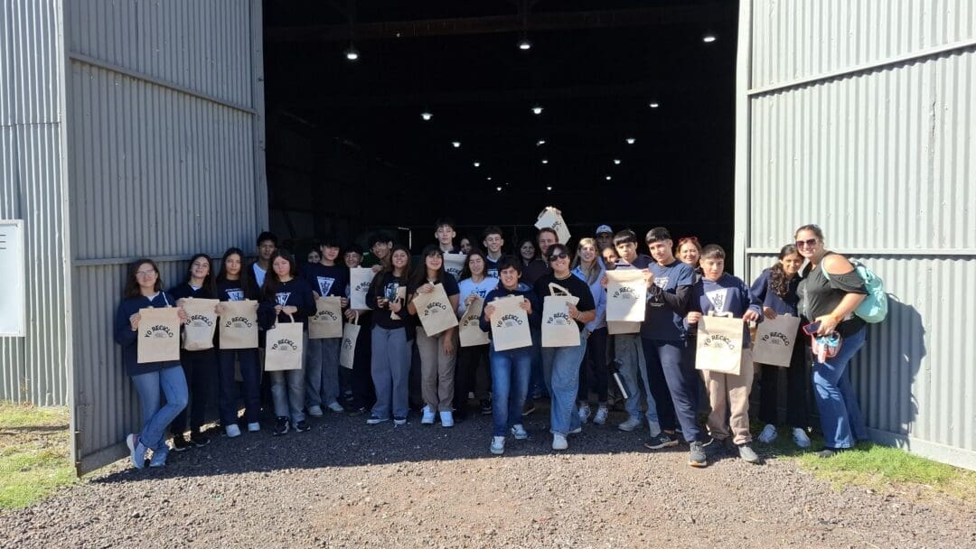 Santa Isabel: Estudiantes de Wheelwright conocieron la propuesta ambiental del Complejo Artigas Santa Isabel: Estudiantes de Wheelwright conocieron la propuesta ambiental del Complejo Artigas