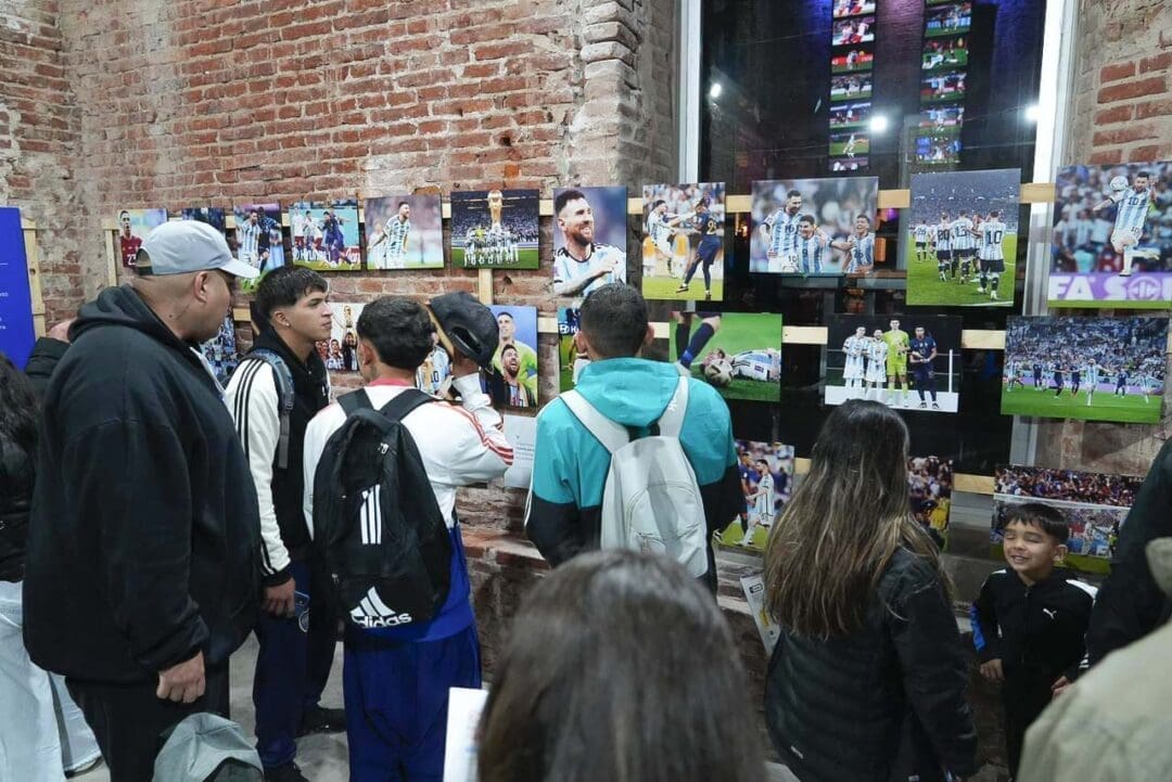 Venado Tuerto: Llega una muestra fotográfica sobre Messi que retrata su carrera