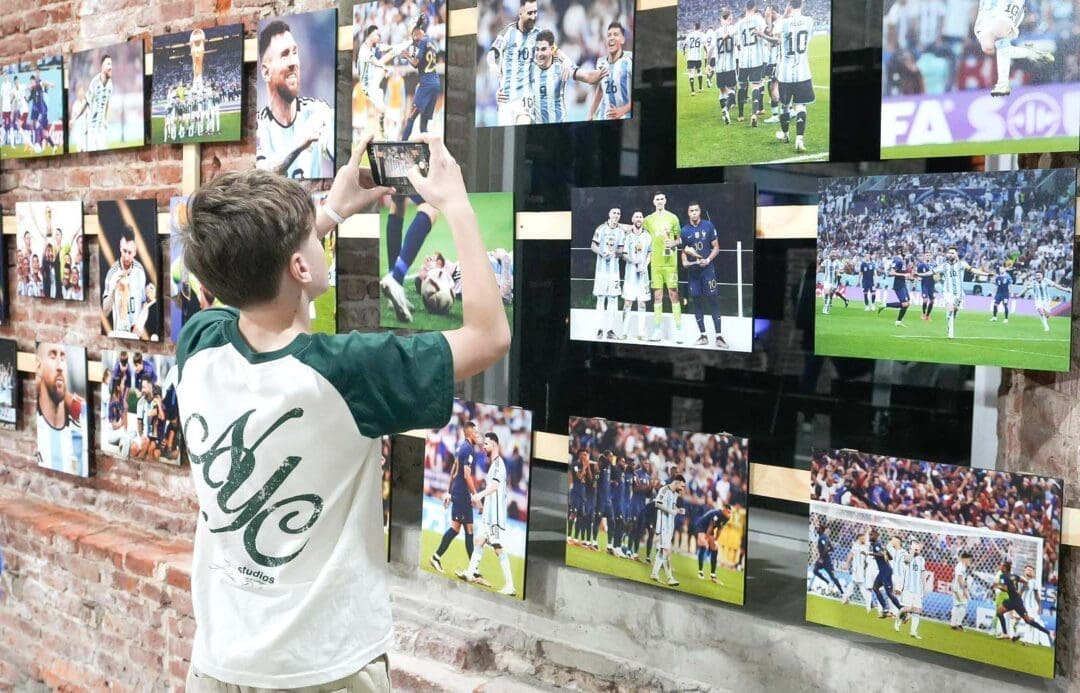 Venado Tuerto: Llega una muestra fotográfica sobre Messi que retrata su carrera