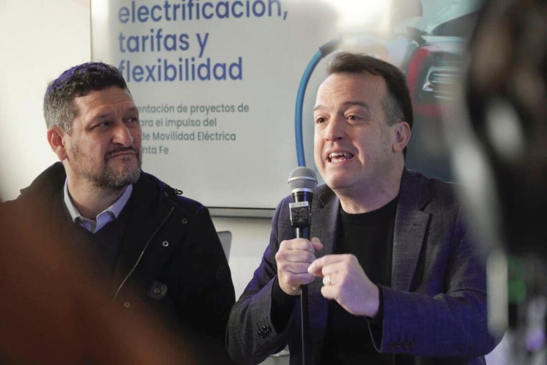 Movilidad eléctrica: Presentan proyectos para crear tarifas con descuentos de hasta 60% y una red provincial de carga Movilidad eléctrica: Presentan proyectos para crear tarifas con descuentos de hasta 60% y una red provincial de carga