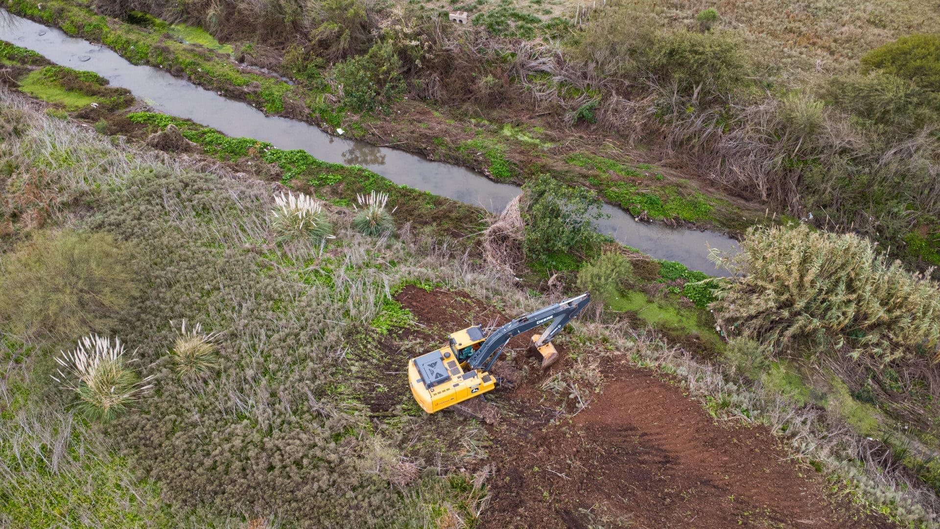 Sur provincial: Iniciaron la limpieza de 14 canales troncales para reducir el riesgo de inundaciones