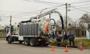 Avanza el mantenimiento de desagües en Venado Tuerto