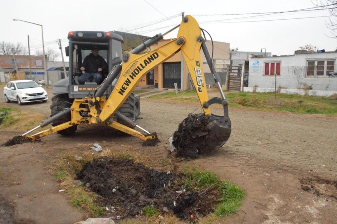 Avanza el mantenimiento de desagües en Venado Tuerto