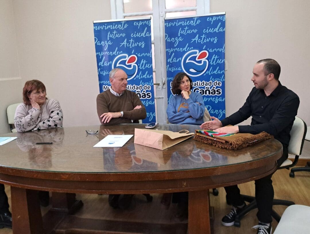 Villa Cañás: Di Gregorio recorrió proyectos y reconoció a un biotecnólogo Villa Cañás: Di Gregorio recorrió proyectos y reconoció a un biotecnólogo