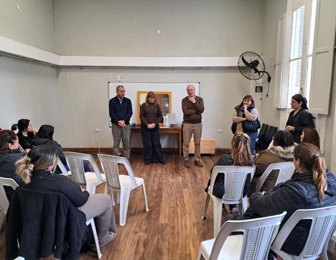 Villa Cañás: Comenzó un curso gratuito de peinados para vecinas Villa Cañás: Comenzó un curso gratuito de peinados para vecinas
