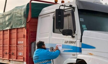 Venado Tuerto ya aplica multas a camiones mal estacionados