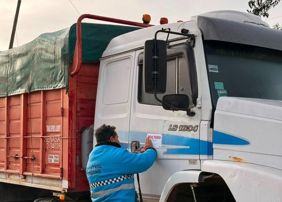 Venado Tuerto ya aplica multas a camiones mal estacionados