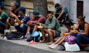 Casi la mitad de los jóvenes vive en situación vulnerable