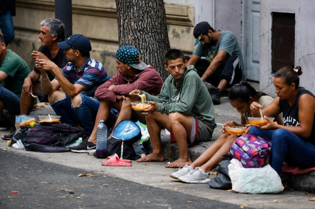 Casi la mitad de los jóvenes vive en situación vulnerable