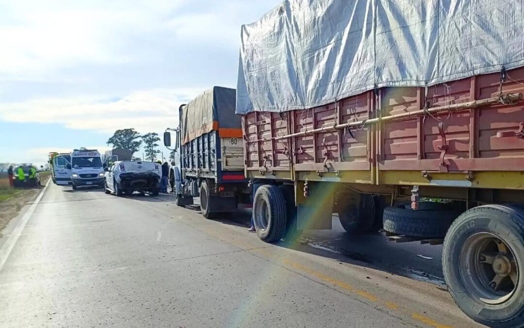 Triple choque en la Ruta 33 entre Venado Tuerto y Sancti Spíritu Triple choque en la Ruta 33 entre Venado Tuerto y Sancti Spíritu
