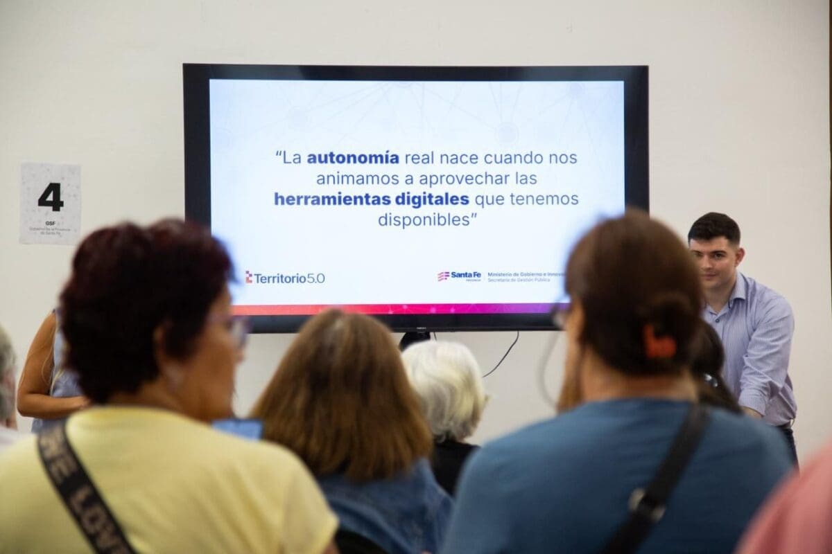 Provincia capacita a personas mayores para hacer trámites digitales y evitar estafas