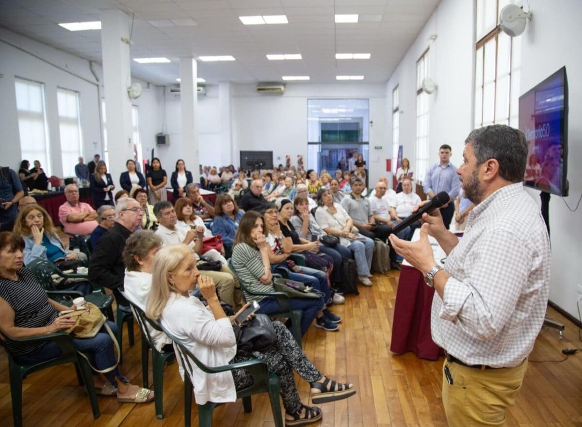 Provincia capacita a personas mayores para hacer trámites digitales y evitar estafas