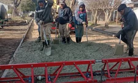 Hughes continúa el plan de pavimentación en sus barrios